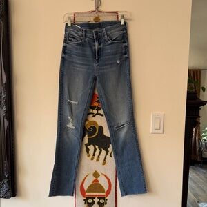 Gorgeous “MOTHER” Mid-Rise Dazzler Ankle Fray Jeans